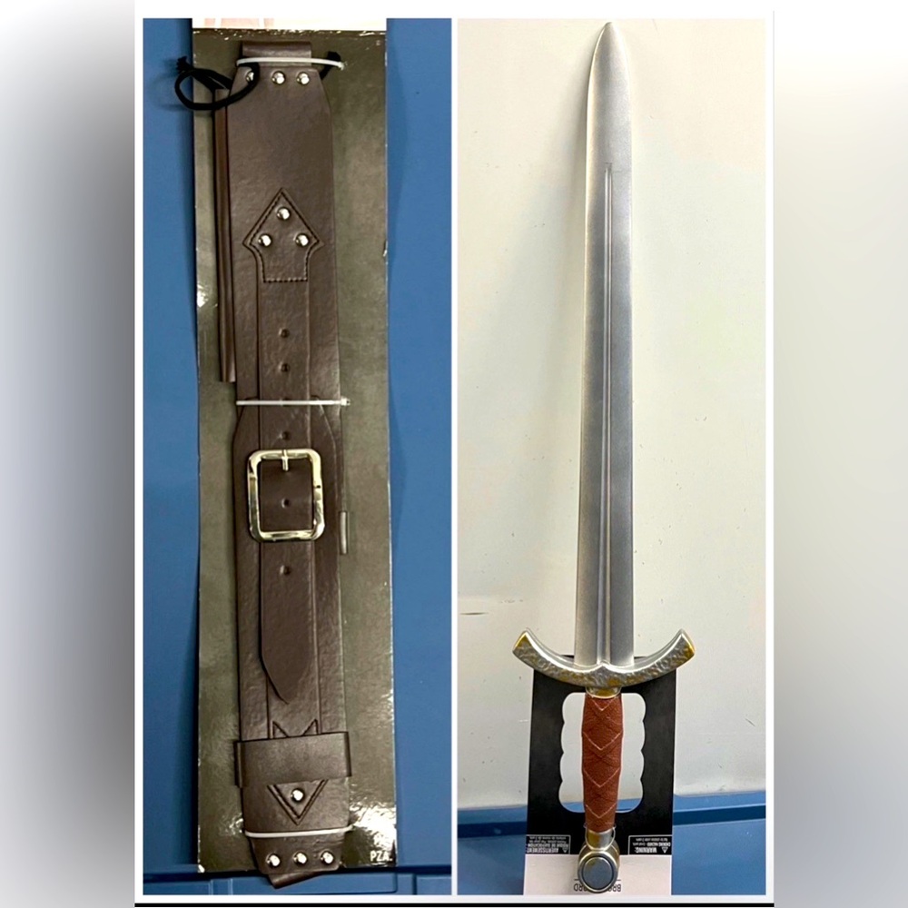 Medieval Knight Broadsword 34 inches
wearable over the shoulder Sword Harness.